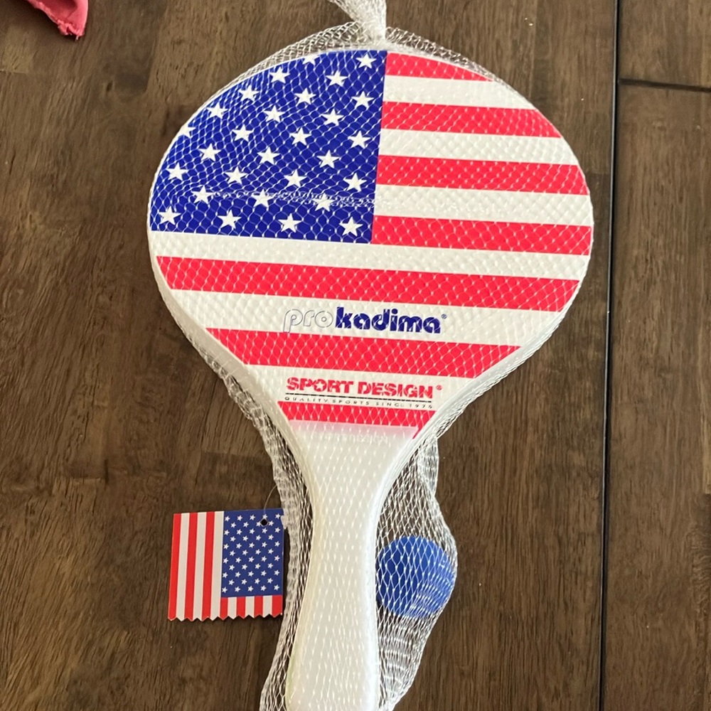 NWT prokadim beach paddle ball set comes with 2 paddles and a ball.